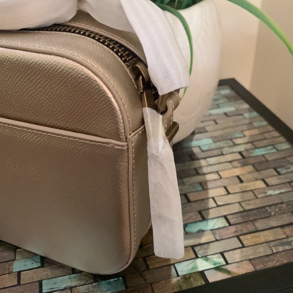 Kurt Geiger London Richmond Crossbody Bag
Kurt Geiger London - Picture 5 of 13